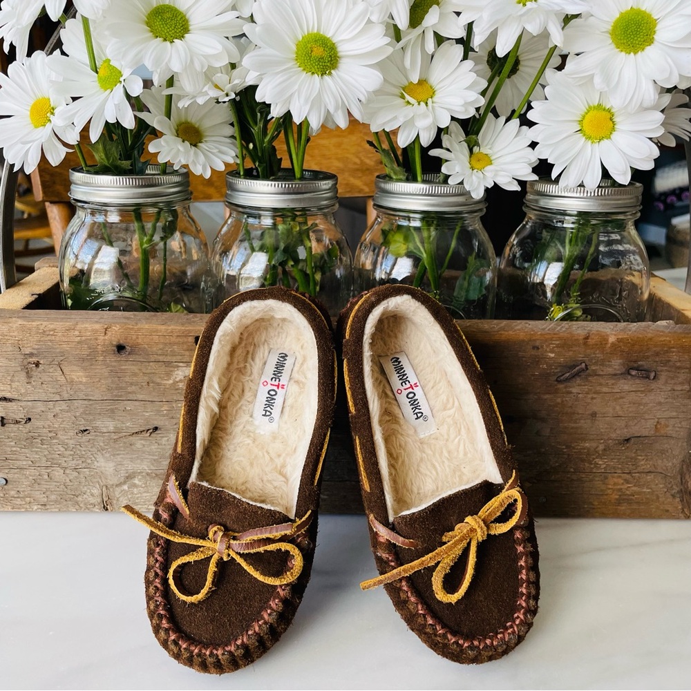 Minnetonka Cassie Moccasins•11•Chocloate Brown Suede~Leather Lacing~Faux Fur•EUC
